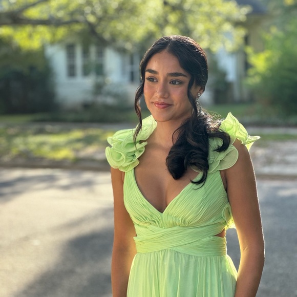 MAC DUGGAL INDY CHIFFON GOWN - Picture 5 of 11